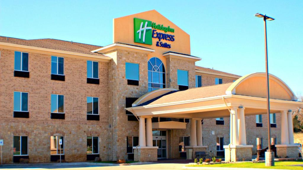 Holiday Inn Express & Suites Bonham an IHG Hotel Main image 1